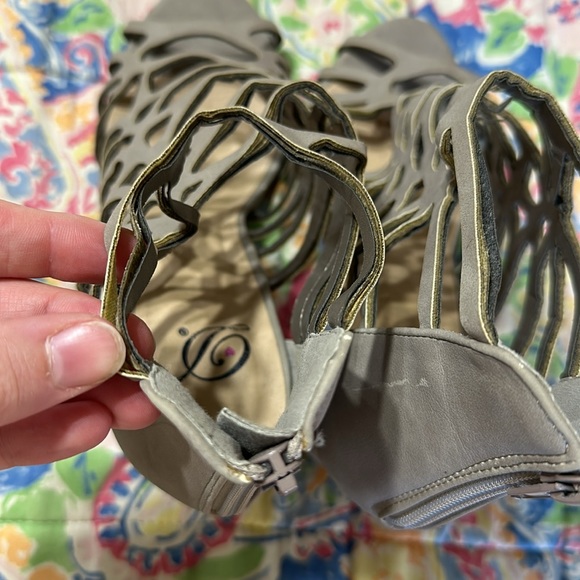 Heels - Picture 3 of 5